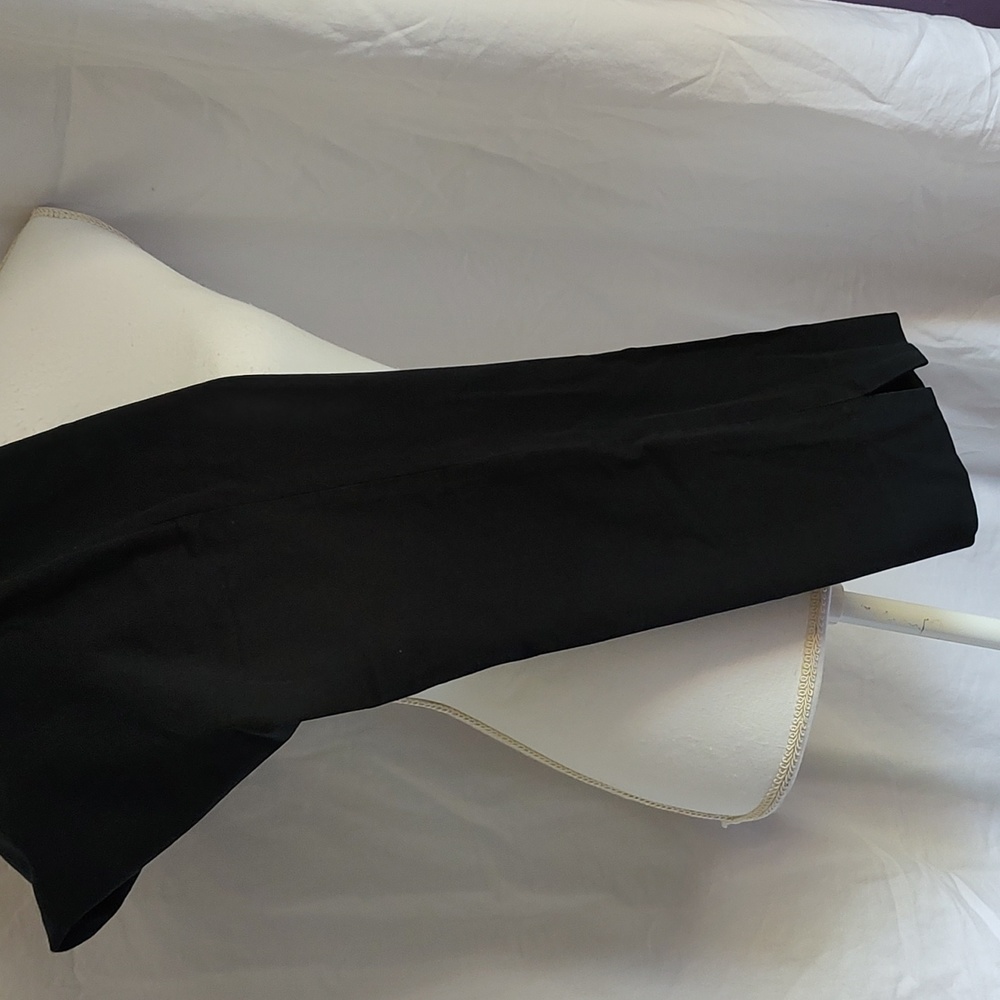 Halogen Dress Pants Size 10. Stretchy fabric. 2 front pockets.  Like new